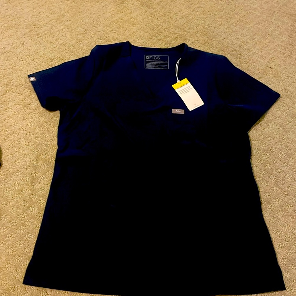 Brand new with tags figs women’s Catarina freeex one scrub top navy size small